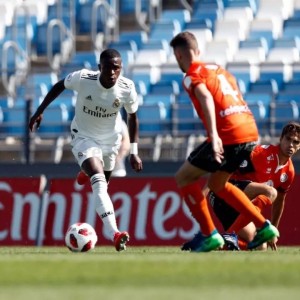 狗子28大舞台- 云达不莱梅青训结硕果，三名小将同时入选一线队  