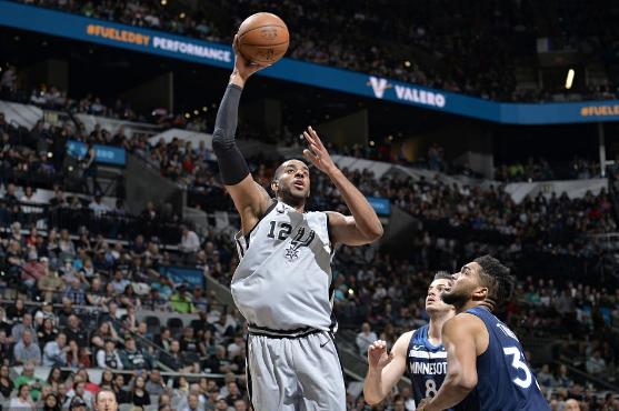  阿德巴约两双热火轻取马刺获三连胜