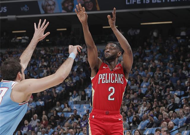  艾顿统治内线开拓者击败国王结束三连败颓势