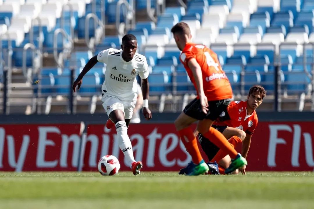  云达不莱梅青训结硕果，三名小将同时入选一线队  